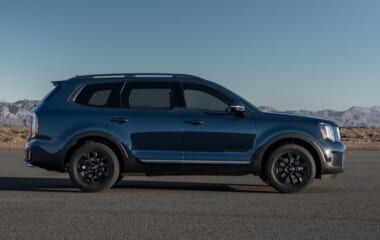 2023-Kia-Telluride-vs-2023-Jeep-Grand-Cherokee-L-Comparison.jpg