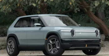 2025 Rivian R1S debuts tri-motor variant with blistering speed