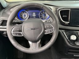 
										2025 Chrysler Pacifica Select full									