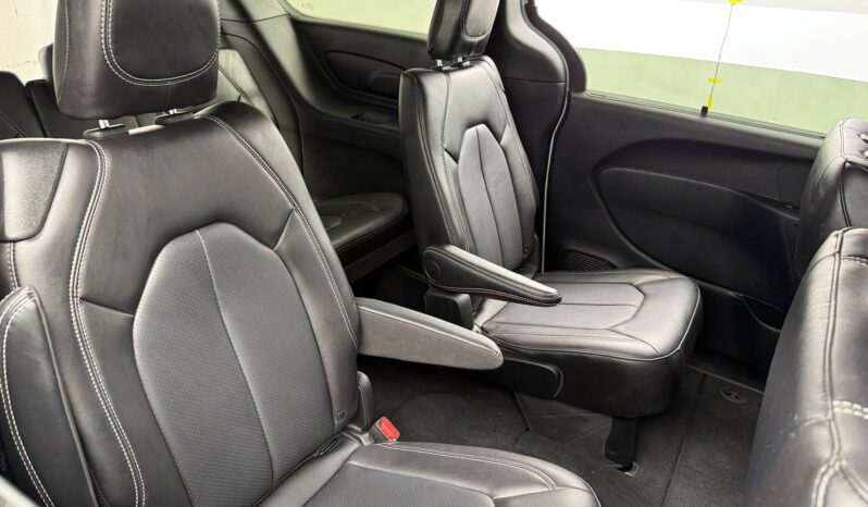 
								2025 Chrysler Pacifica Select full									
