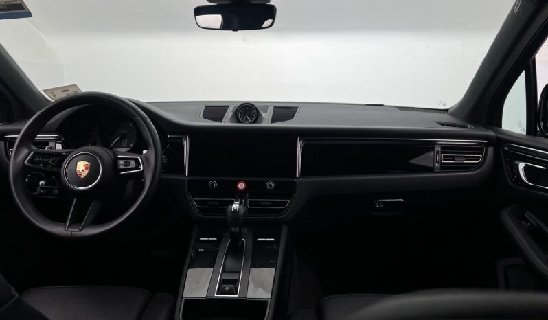 
								2025 Porsche Macan T full									