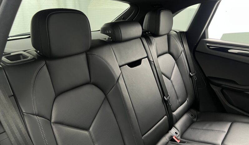
								2025 Porsche Macan T full									