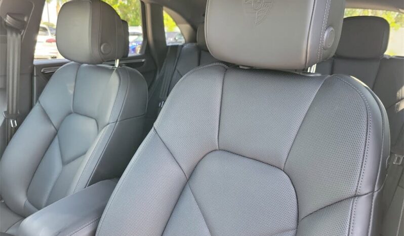 
								2025 Porsche Macan AWD full									